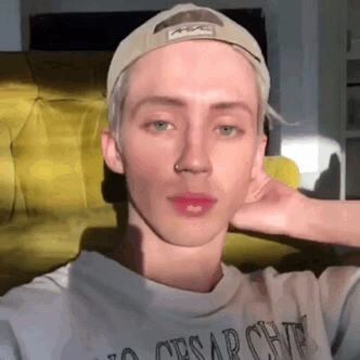 photos/daaae840-862e-49af-b2a2-e0ec3861a963.gif