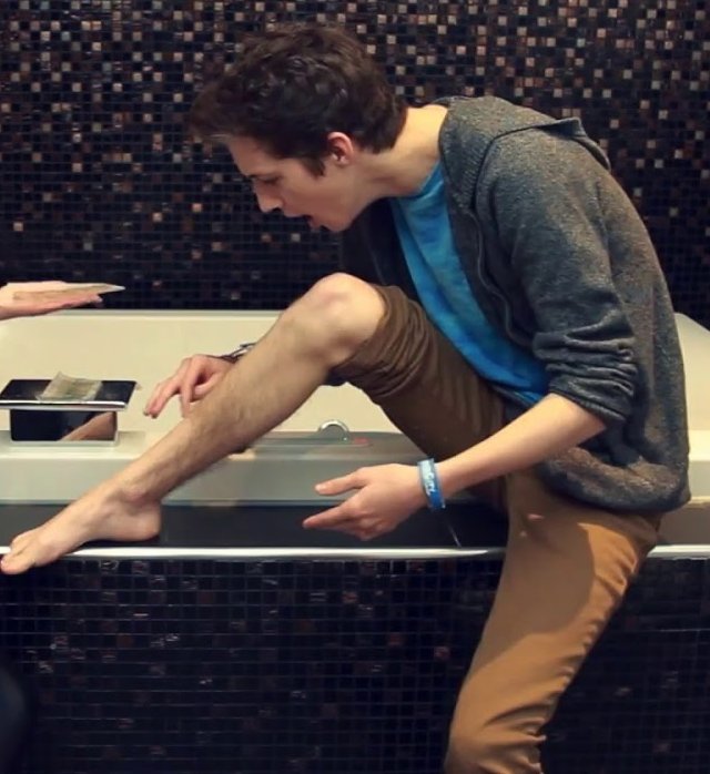 photos/troyesilvanlegs.png