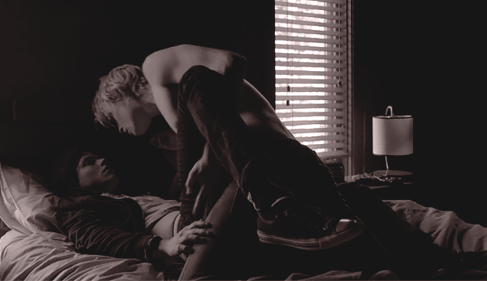 photos/tumblr_ofs94tgrYk1srni8co3_540.gif