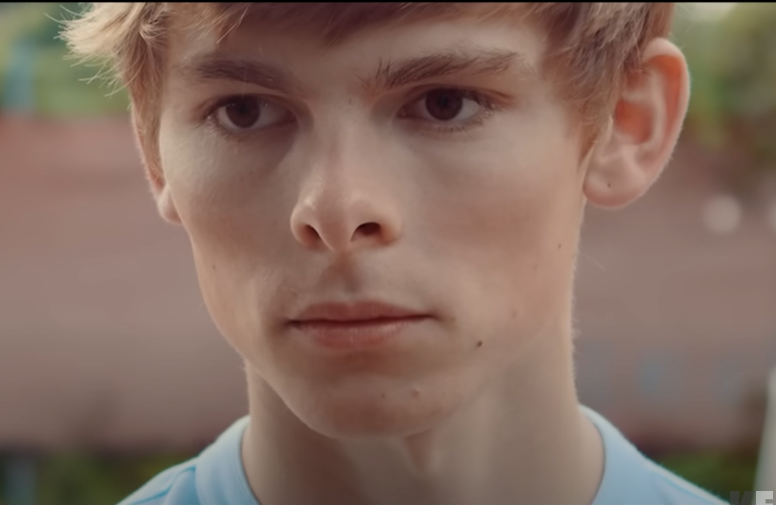 photos/twink_knees_face.png